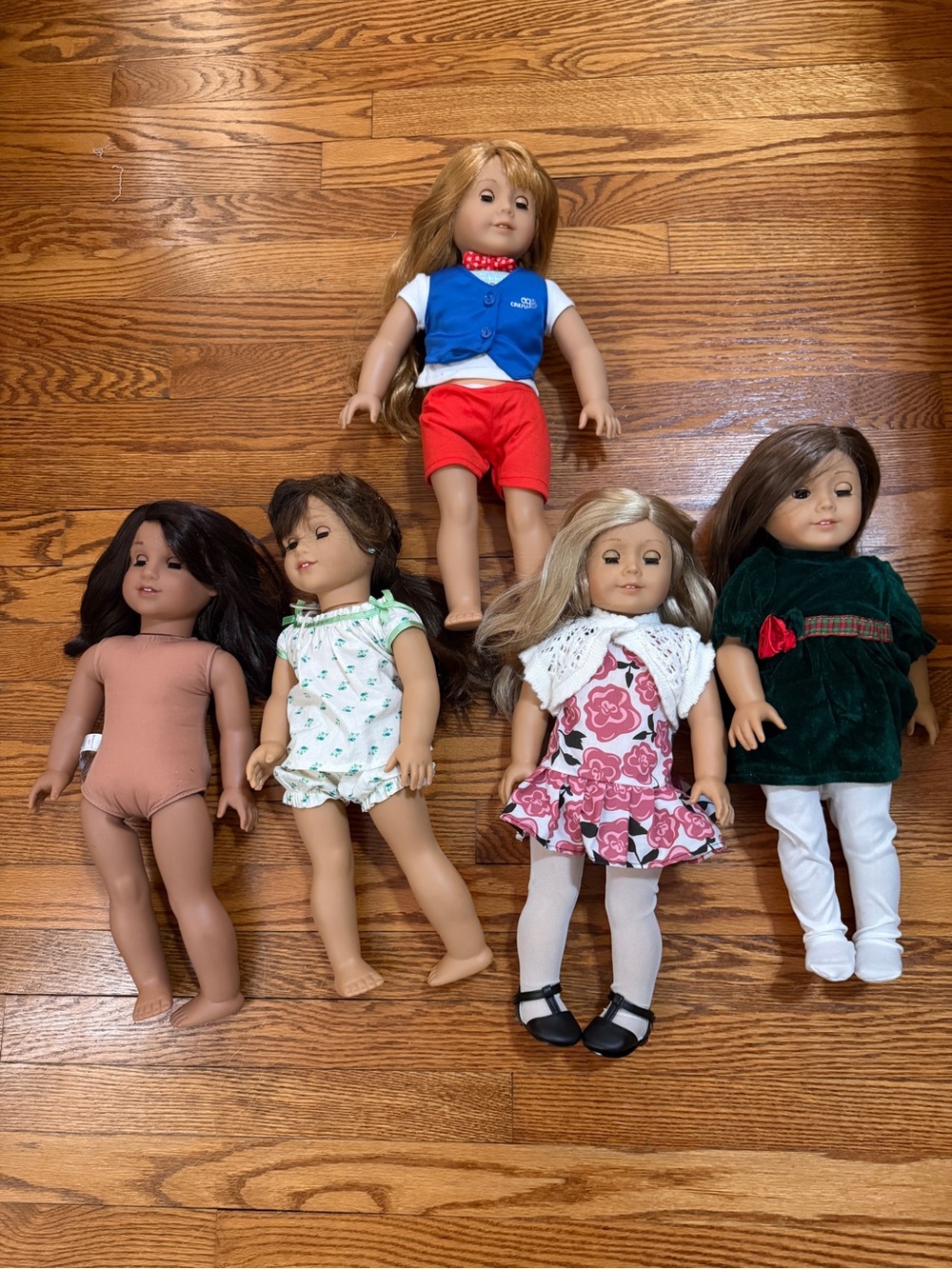 Set of 5 American Girl Dolls - Assorted Outfits (Pink, Red, Green, White)